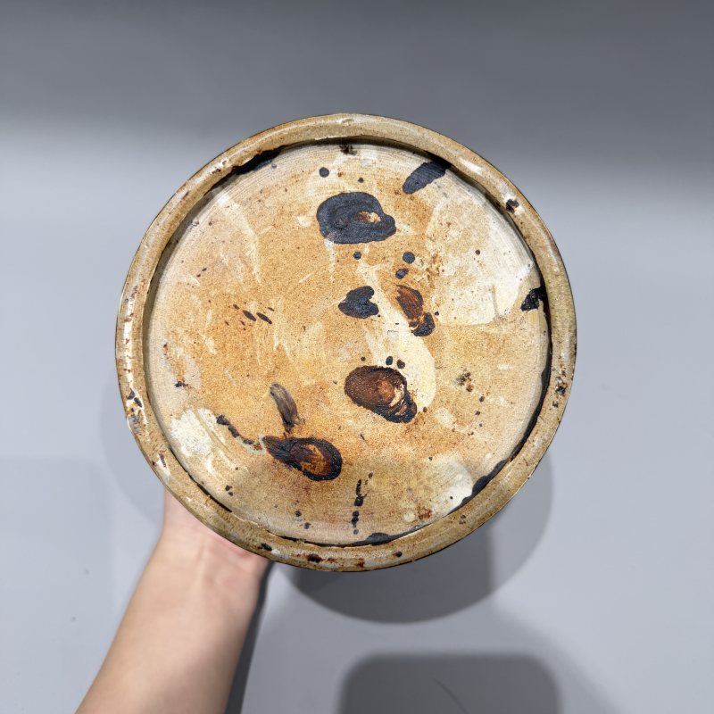 明代 磁州窑黑骚落花卉笔筒 - 图9