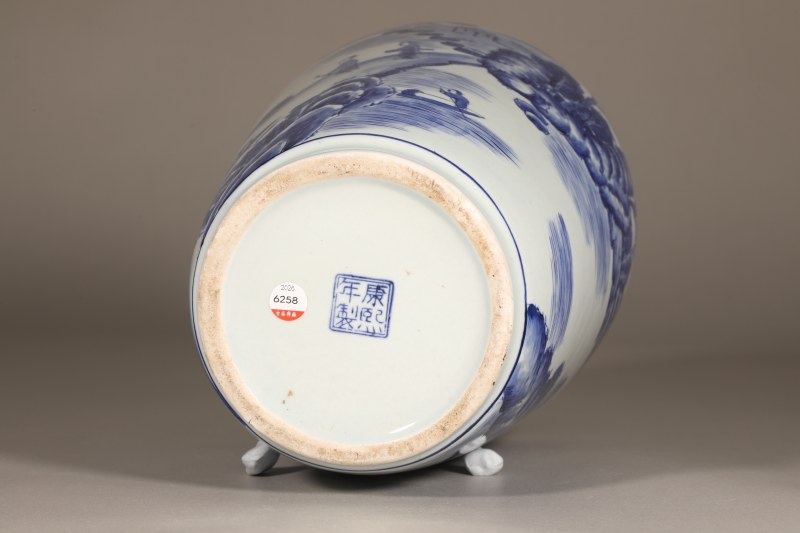 清 青花山水人物尊 - 图2