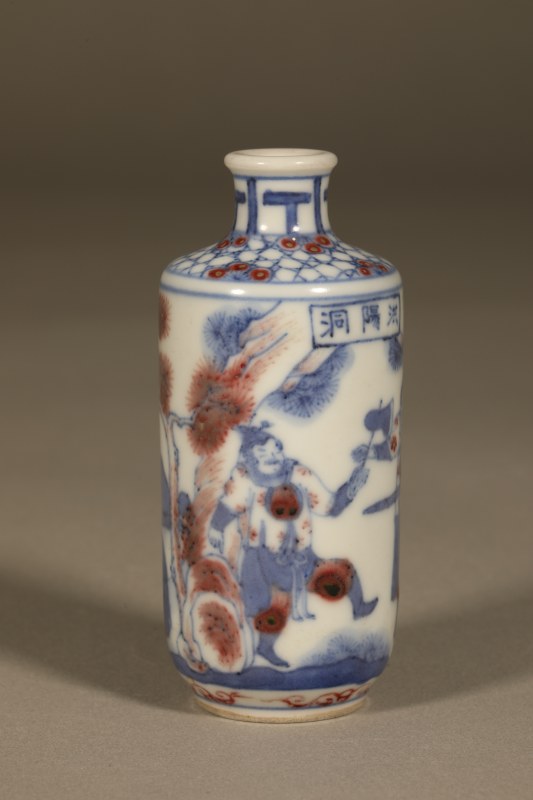清 青花釉里红人物鼻烟壶 - 图7