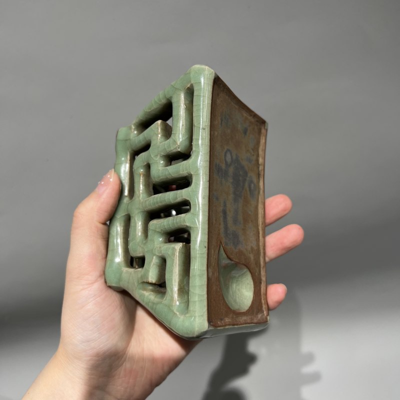 明代 龙泉窑青釉镂空砚台 - 图7