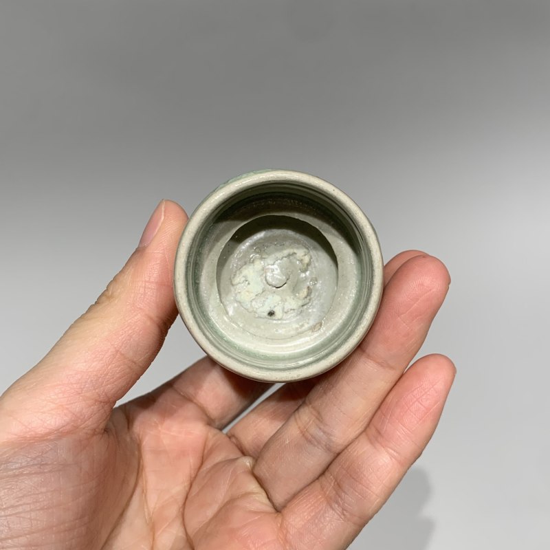 明代 青釉刻花温酒壶、盏、托一套 - 图5