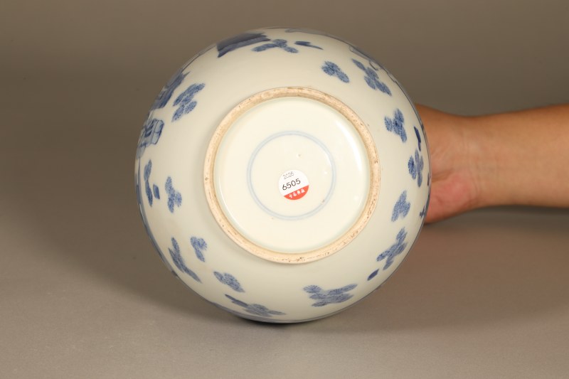 清 青花人物长颈瓶 - 图2