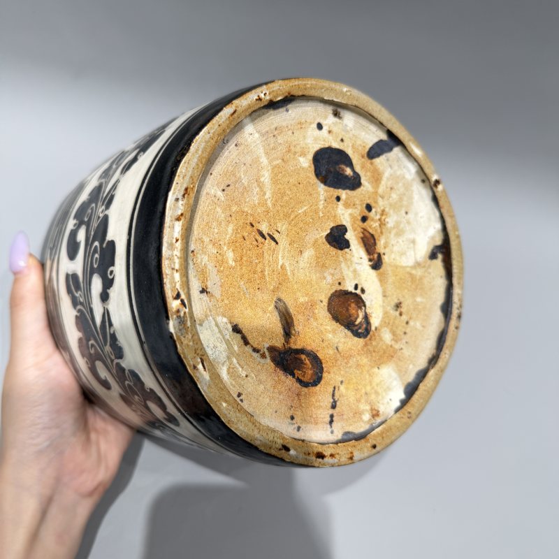 明代 磁州窑黑骚落花卉笔筒 - 图10