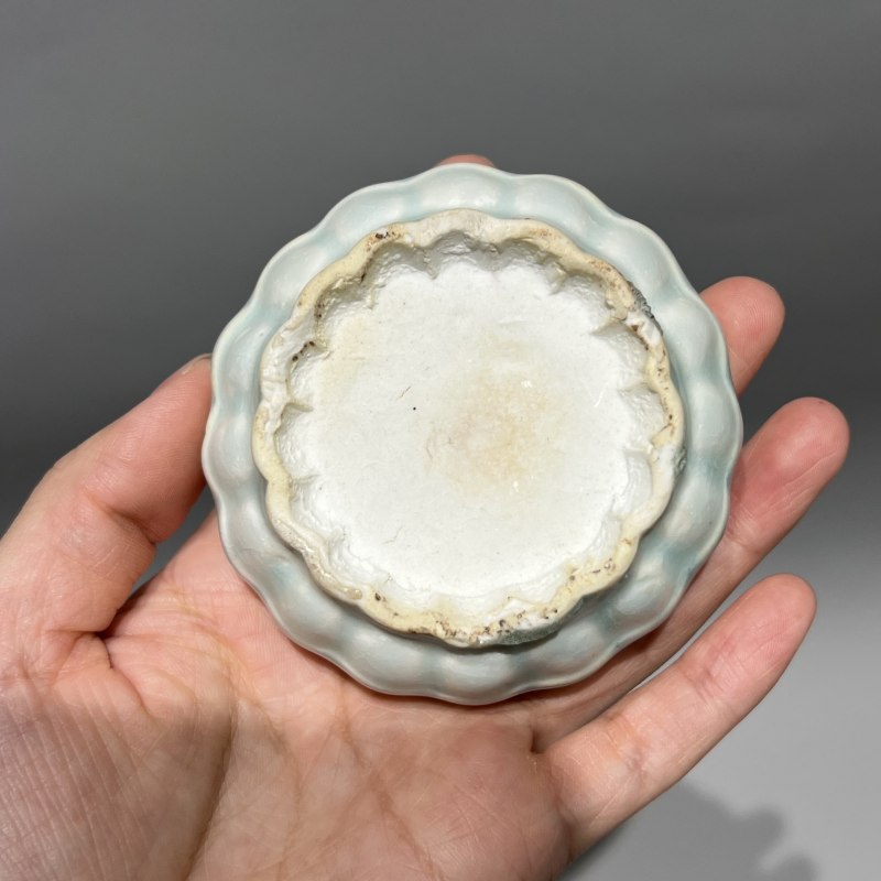明代 青白釉印花粉盒 - 图9