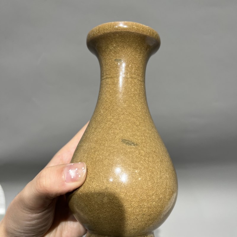 明代 龙泉窑米黄釉长颈瓶 - 图3