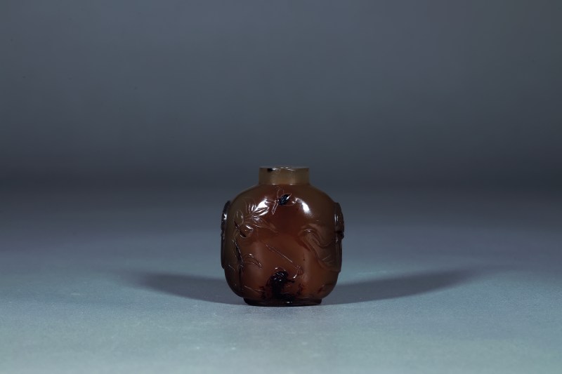 清 玛瑙巧雕花卉铺首耳鼻烟壶 - 图1
