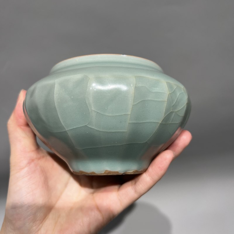 明代 龙泉窑粉青釉莲瓣纹罐 - 图3