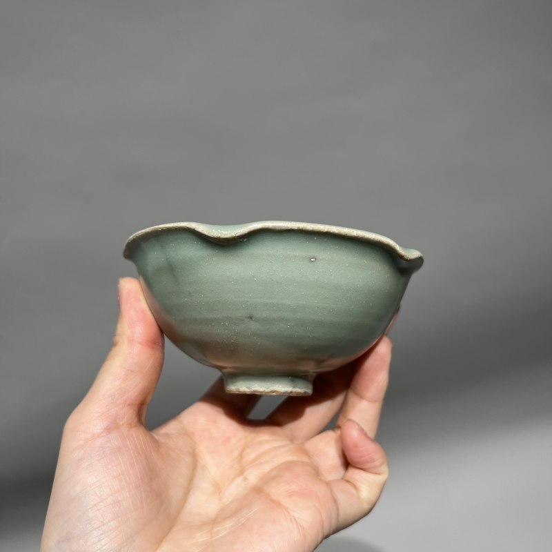 明代 龙泉窑梅子青釉龟栖荷叶盏 - 图3
