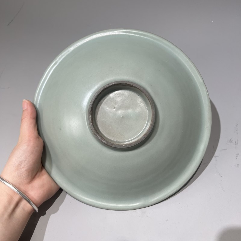 明代 龙泉窑粉青釉黑胎供盘 - 图8