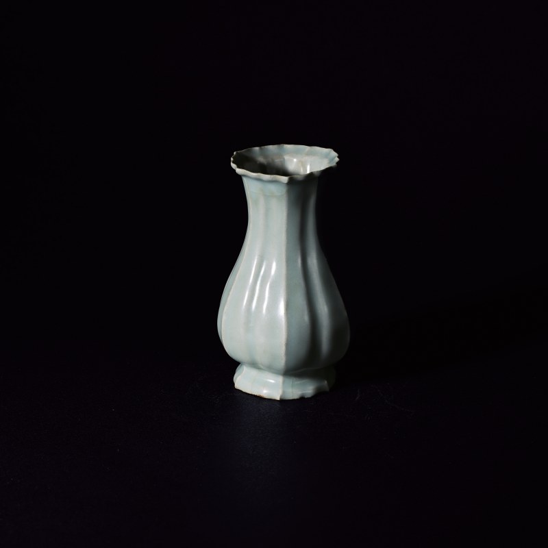 明代 龙泉窑薄胎粉青釉花口瓶 - 图1