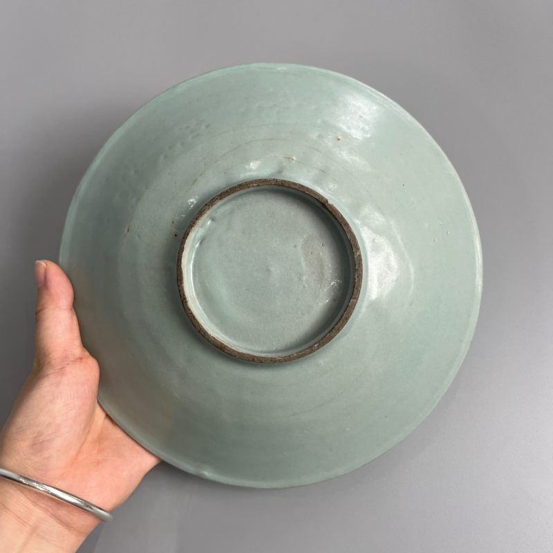 明代 龙泉窑粉青釉黑胎盘 - 图9