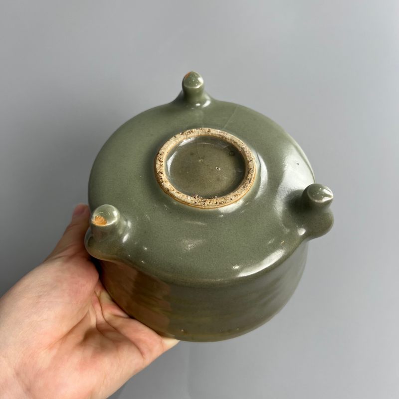 明代 龙泉窑青釉八卦纹三足炉 - 图12