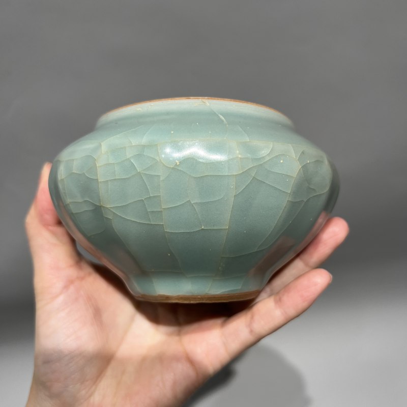 明代 龙泉窑粉青釉莲瓣纹罐 - 图4