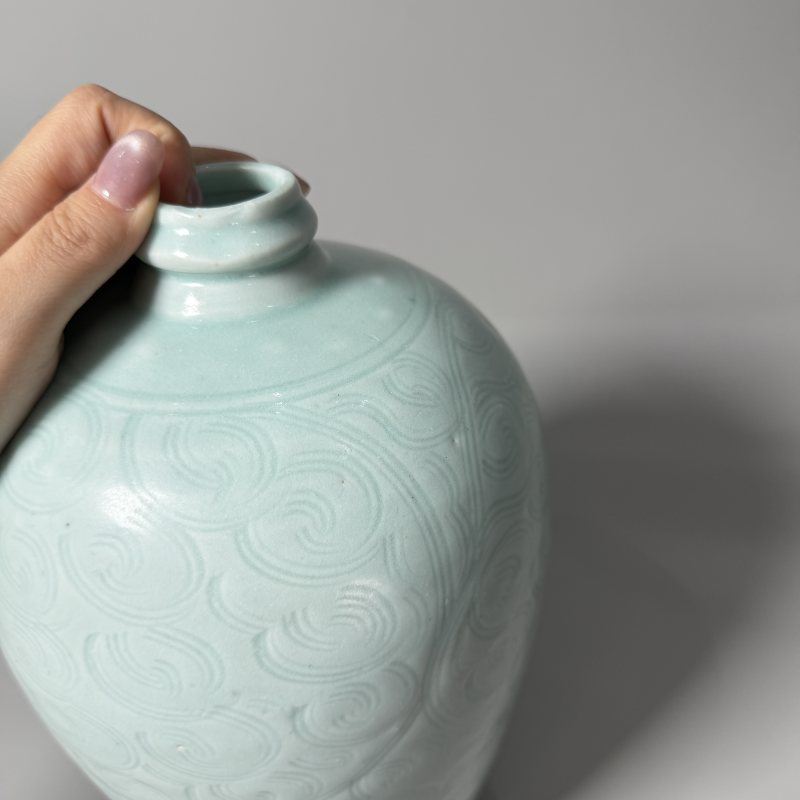 明代 青白釉萱草纹梅瓶 - 图5