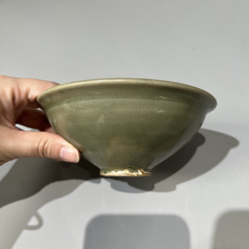 明代 青釉落花流水纹盏 - 图3
