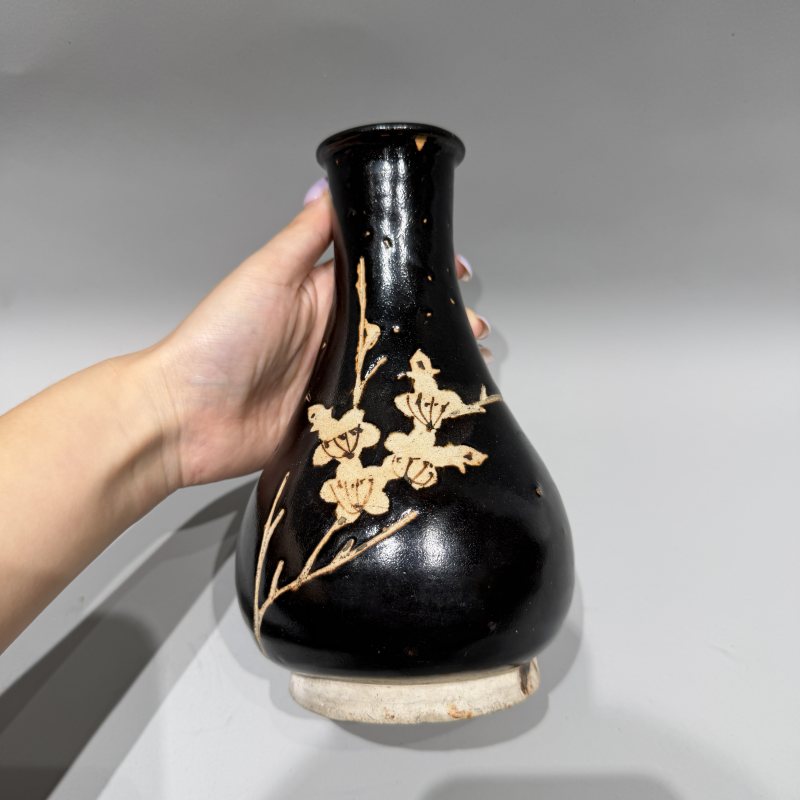 明代 吉州窑黑釉梅花长颈瓶 - 图2