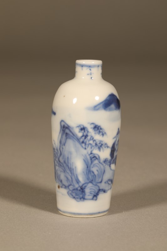 清 青花山水人物鼻烟壶 - 图5