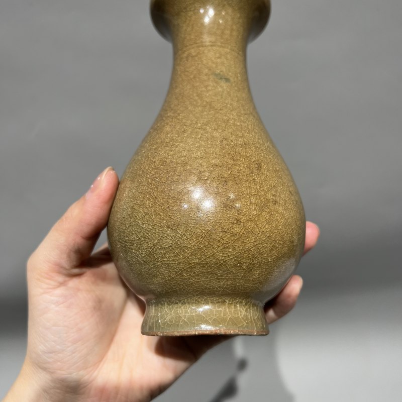 明代 龙泉窑米黄釉长颈瓶 - 图5