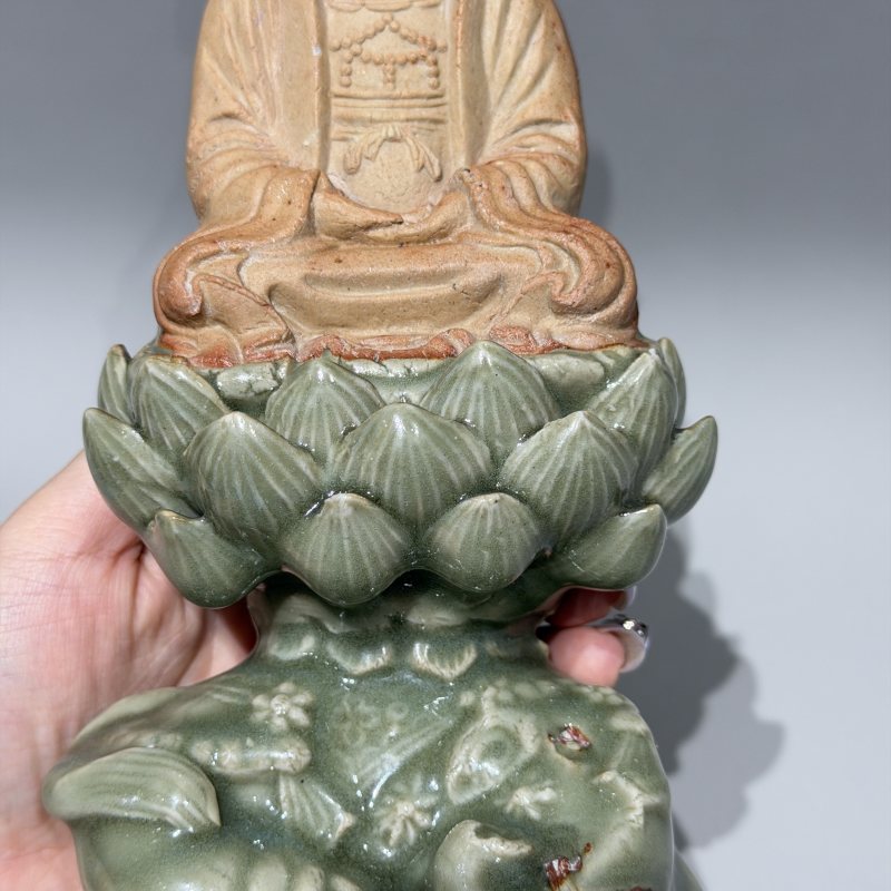 元代 龙泉窑青釉莲座鱼篮观音造像 - 图9