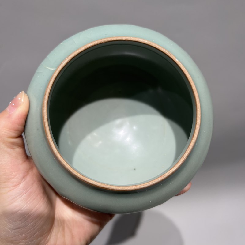 明代 龙泉窑粉青釉莲瓣纹罐 - 图5