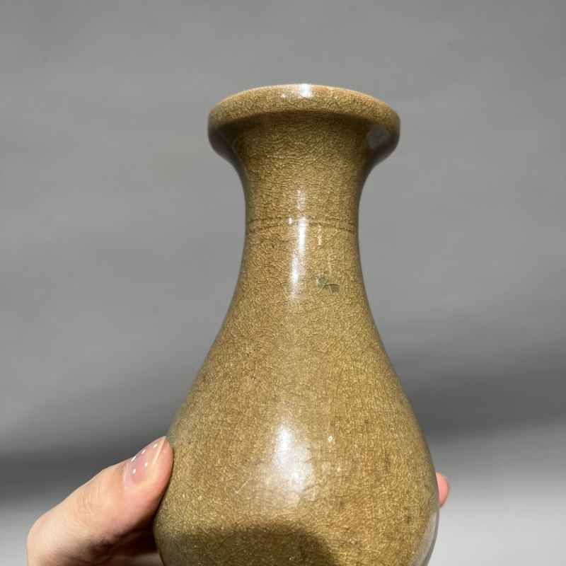 明代 龙泉窑米黄釉长颈瓶 - 图6
