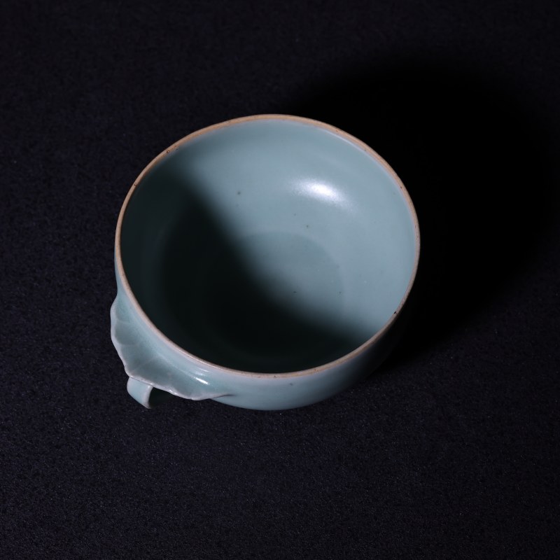 明代 龙泉窑粉青釉屈卮 - 图1