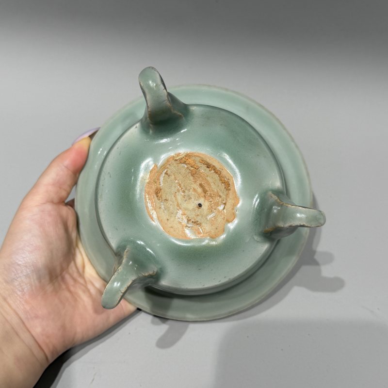 明代 龙泉窑翡色青釉折沿兽足炉 - 图4