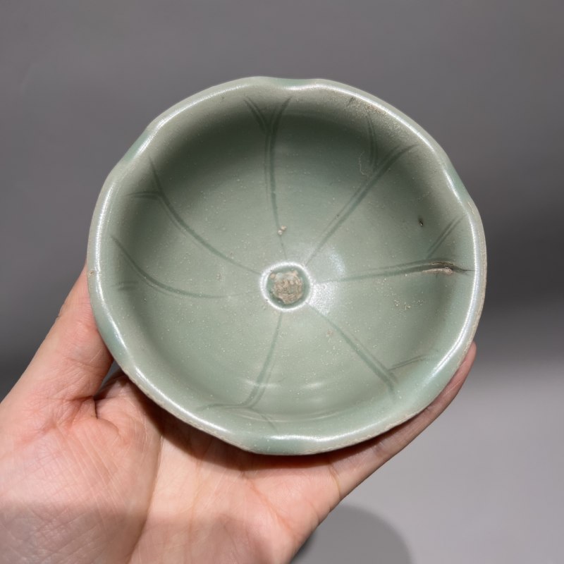 明代 龙泉窑梅子青釉龟栖荷叶盏 - 图6