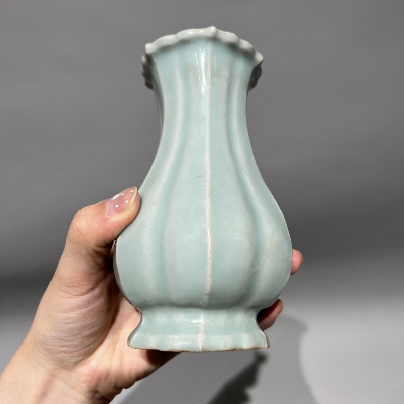 明代 龙泉窑薄胎粉青釉花口瓶 - 图3