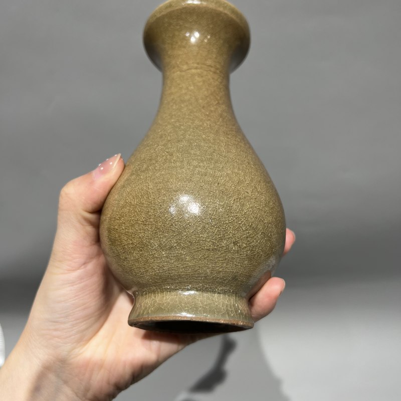 明代 龙泉窑米黄釉长颈瓶 - 图7