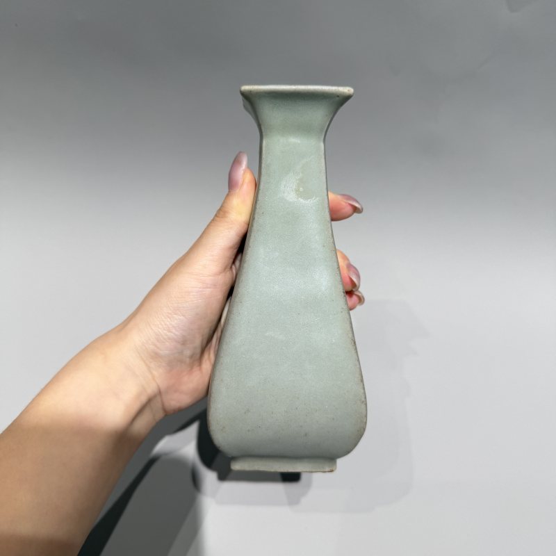 明代 龙泉窑粉青釉四方瓶 - 图2