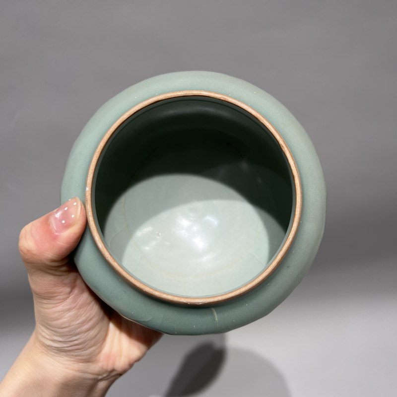 明代 龙泉窑粉青釉莲瓣纹罐 - 图7