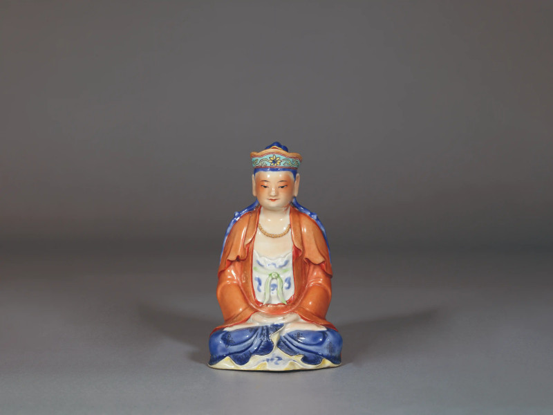 清 粉彩瓷塑无量寿佛像