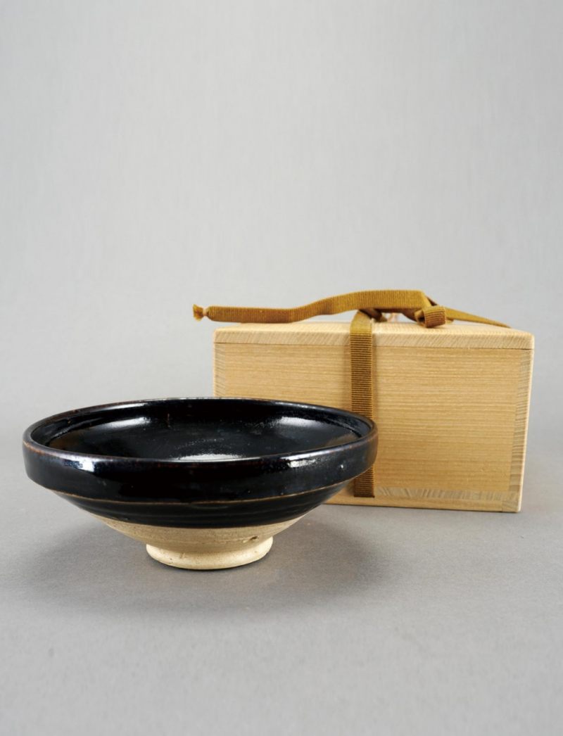    金 黑釉碗（帶木盒）
