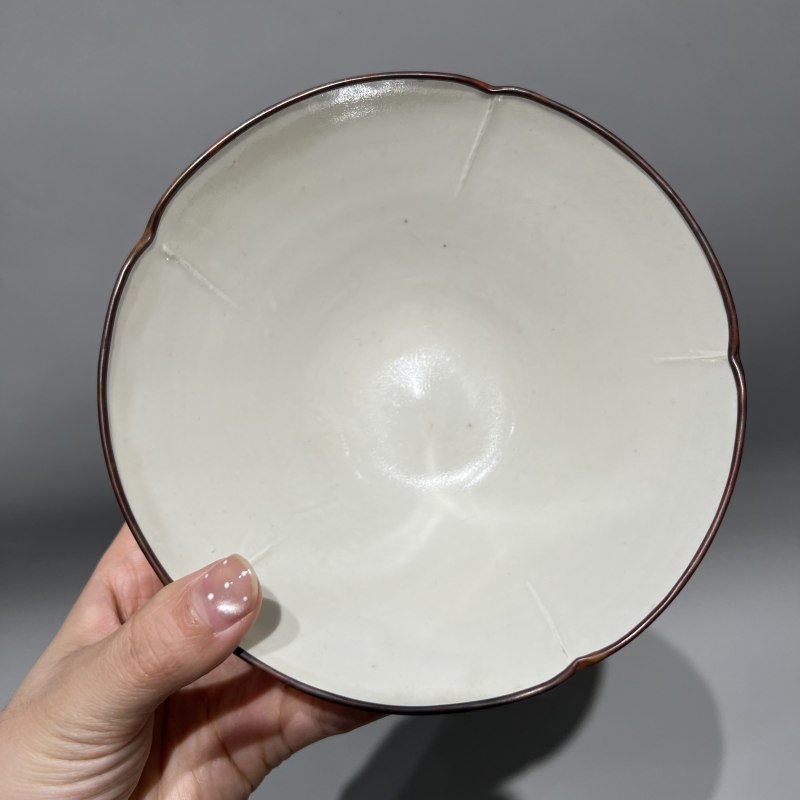 明代 白釉葵口斗笠盏 - 图5