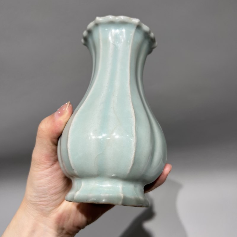 明代 龙泉窑薄胎粉青釉花口瓶 - 图4