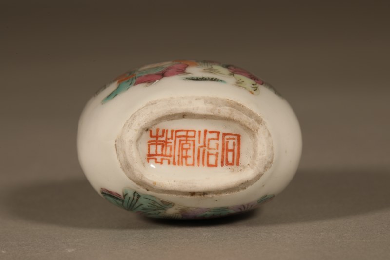清中期 粉彩人物鼻烟壶 - 图4