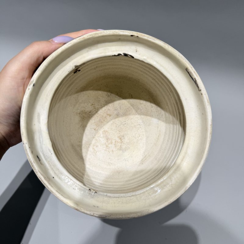 明代 磁州窑黑骚落花卉笔筒 - 图5