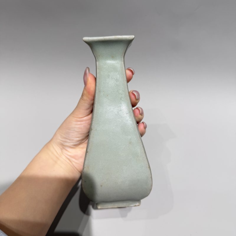 明代 龙泉窑粉青釉四方瓶 - 图3