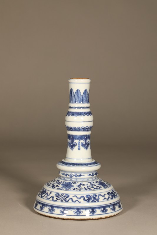 清乾隆 青花缠枝八宝纹烛台 - 图3