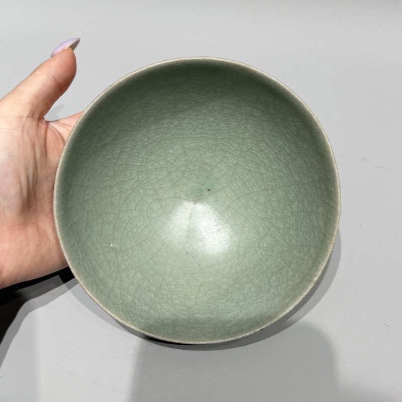 明代 龙泉窑冰裂纹莲瓣鸡心盏 - 图4