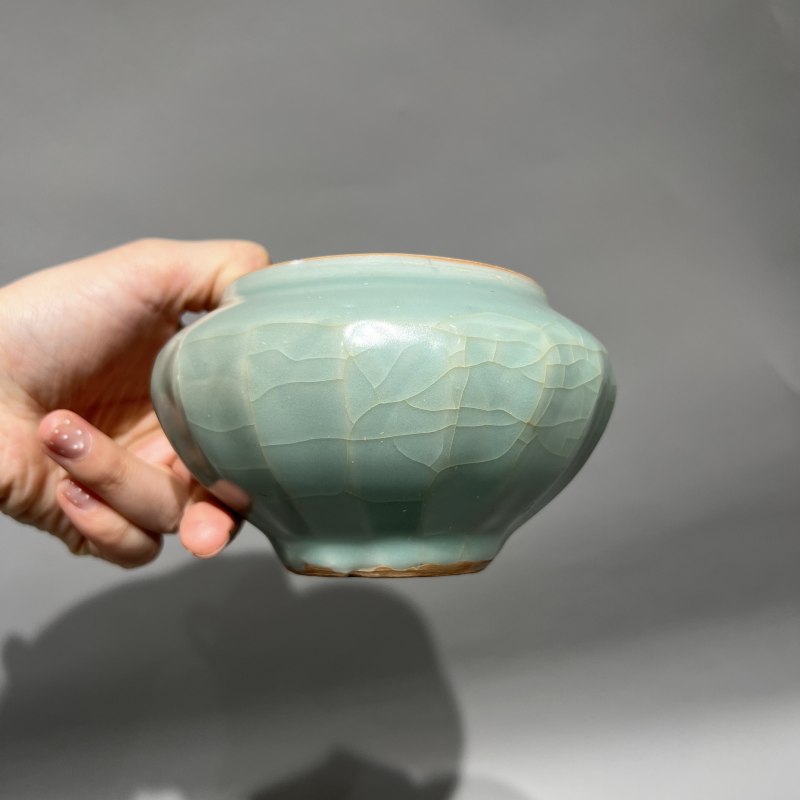 明代 龙泉窑粉青釉莲瓣纹罐 - 图8