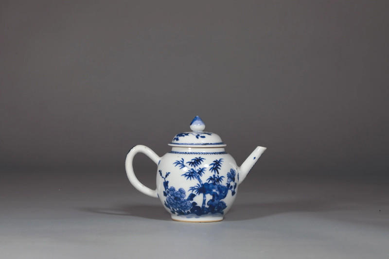 清乾隆 青花花卉纹茶壶 - 图1