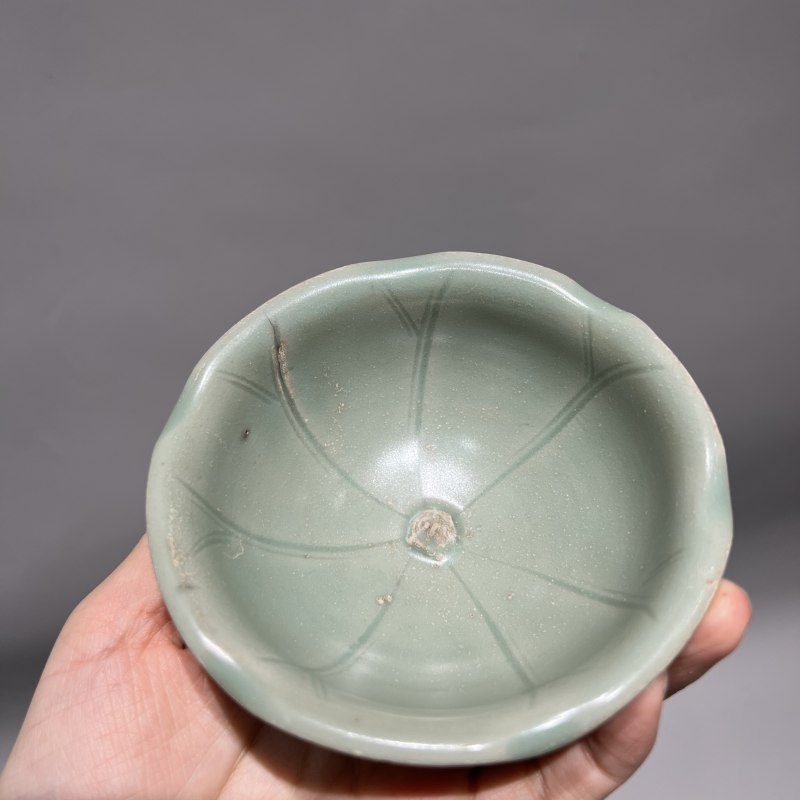明代 龙泉窑梅子青釉龟栖荷叶盏 - 图8