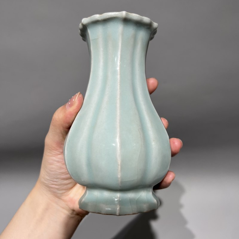 明代 龙泉窑薄胎粉青釉花口瓶 - 图5