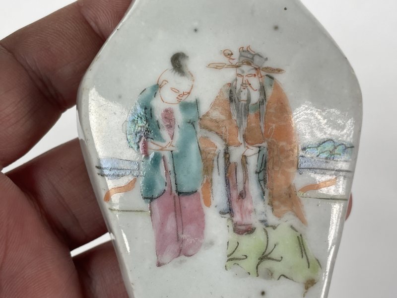 清 粉彩人物纹壁瓶 - 图3