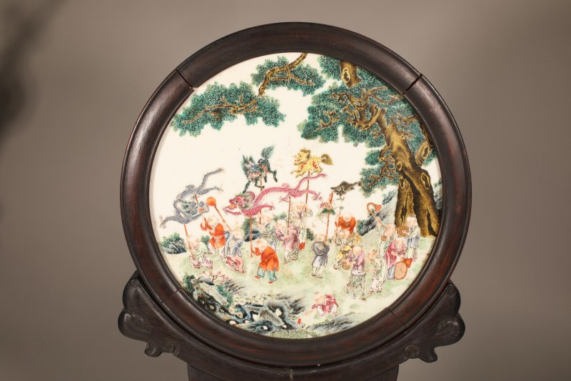 清 粉彩婴戏图插屏 - 图4