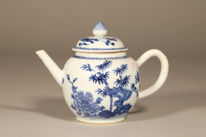 清乾隆 青花花卉纹茶壶 - 图2