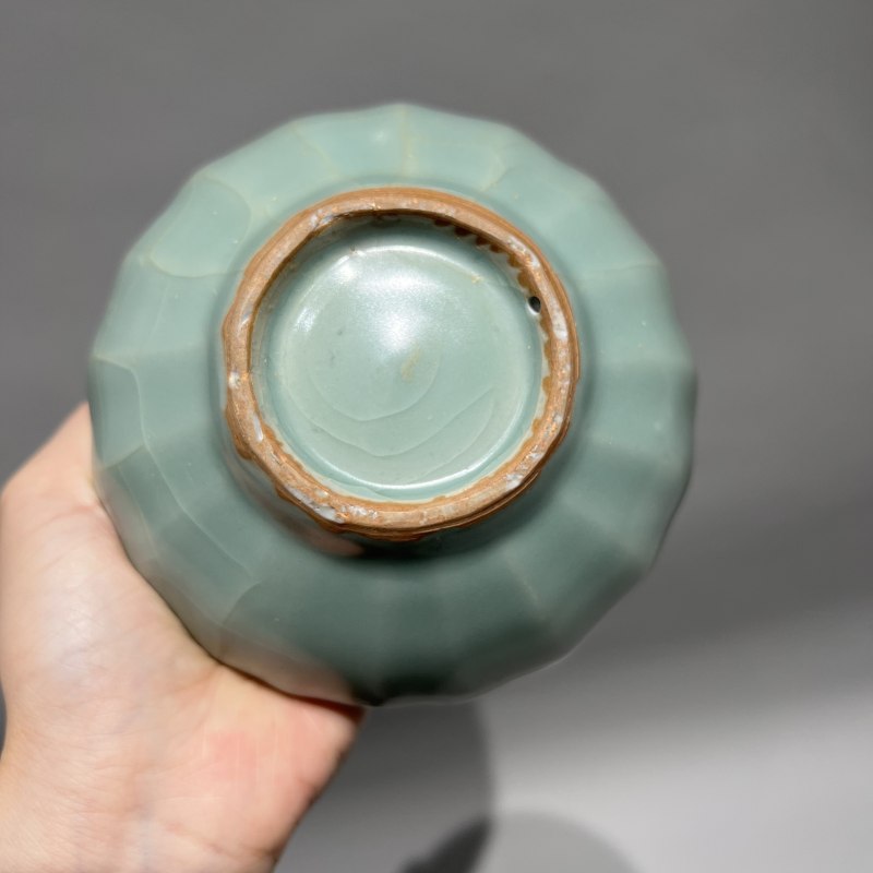 明代 龙泉窑粉青釉莲瓣纹罐 - 图9