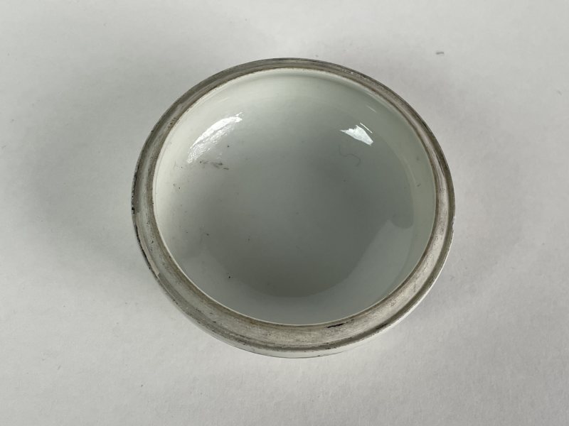 民国 粉彩人物印泥盒 - 图7